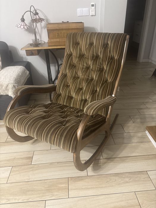 Fotel bujany w stylu retro