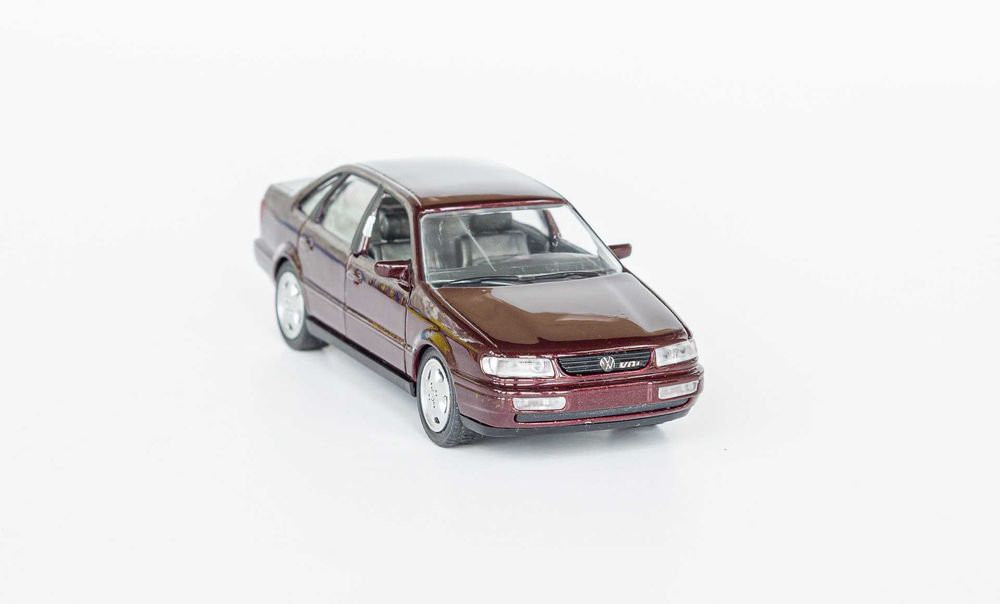 1:43 VW Passat B4 VR6 1988-93 braun metallic, Schabak #1044 Germany