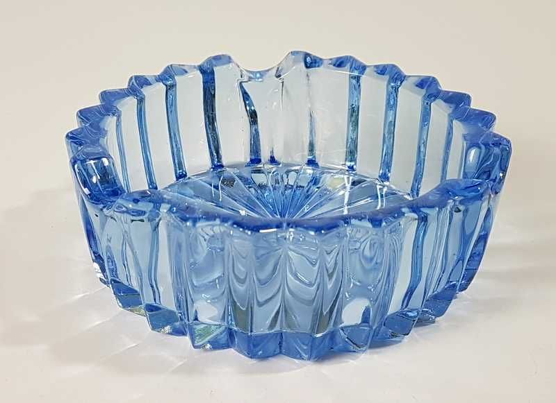Popielnica Vintage niebieskie przedwojenne szkło prasowane Ząbkowice