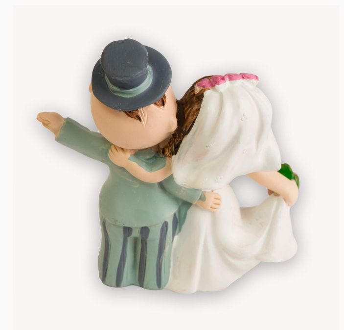 Ślubna para ( figurka romantyczna)