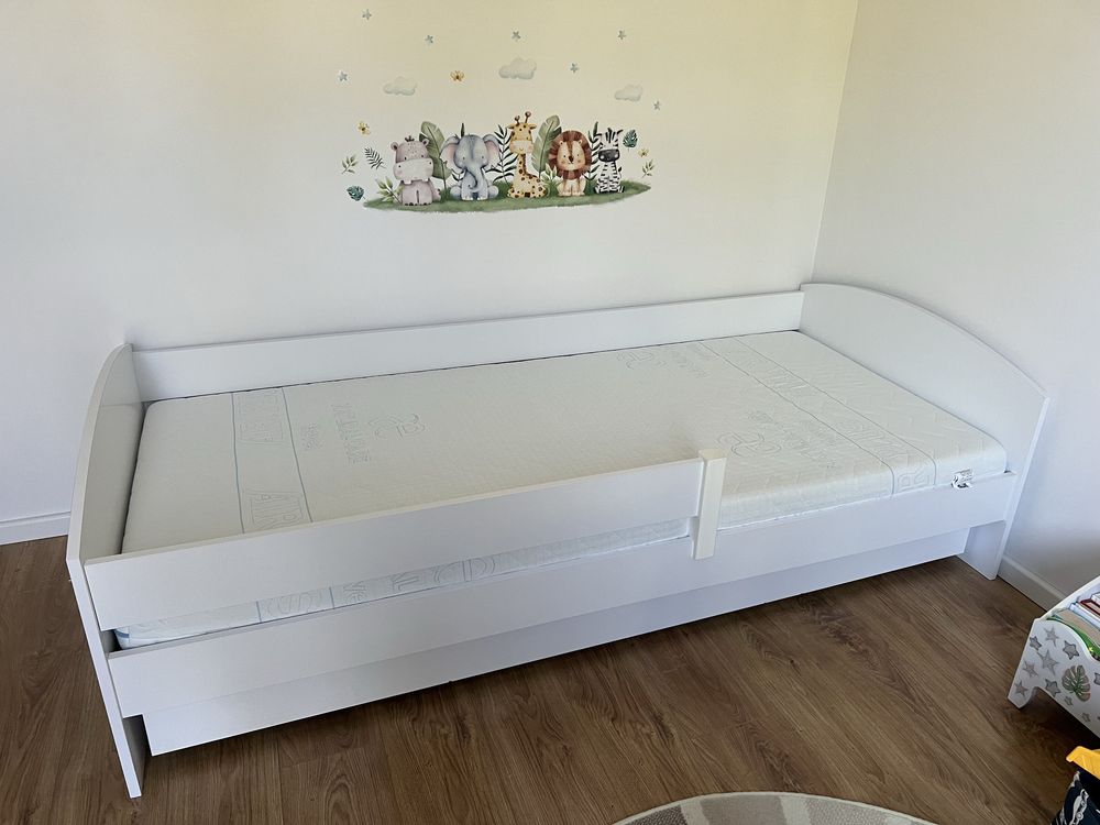 Białe łóżko dziecięce 90x200 + materac Hevea