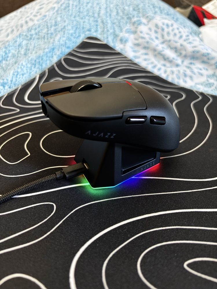 Мишка Ajazz AJ159PRO є Білі та Чорні