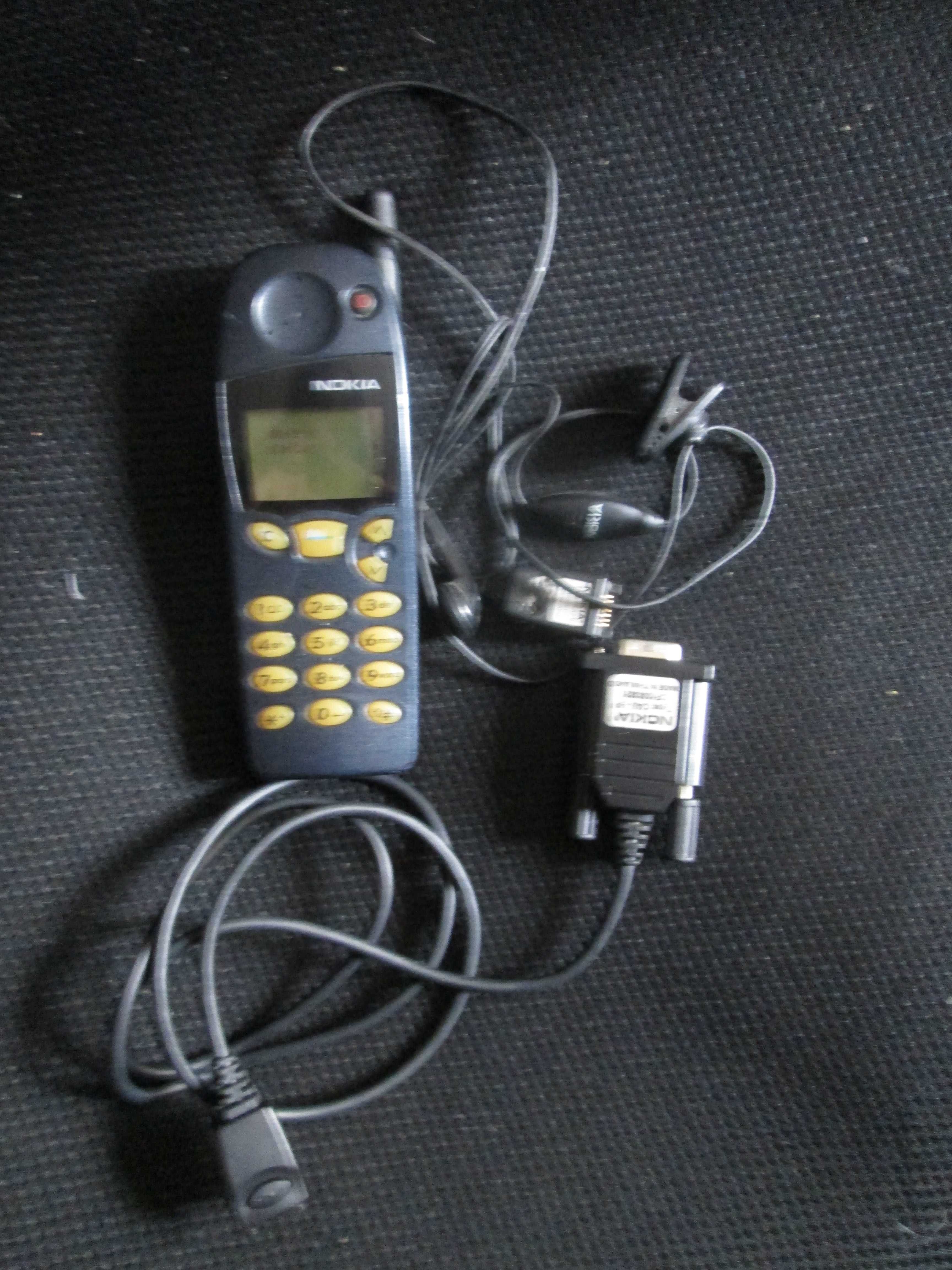 Nokia 5110, excelente estado, com cabo de dados e de mãos-livres