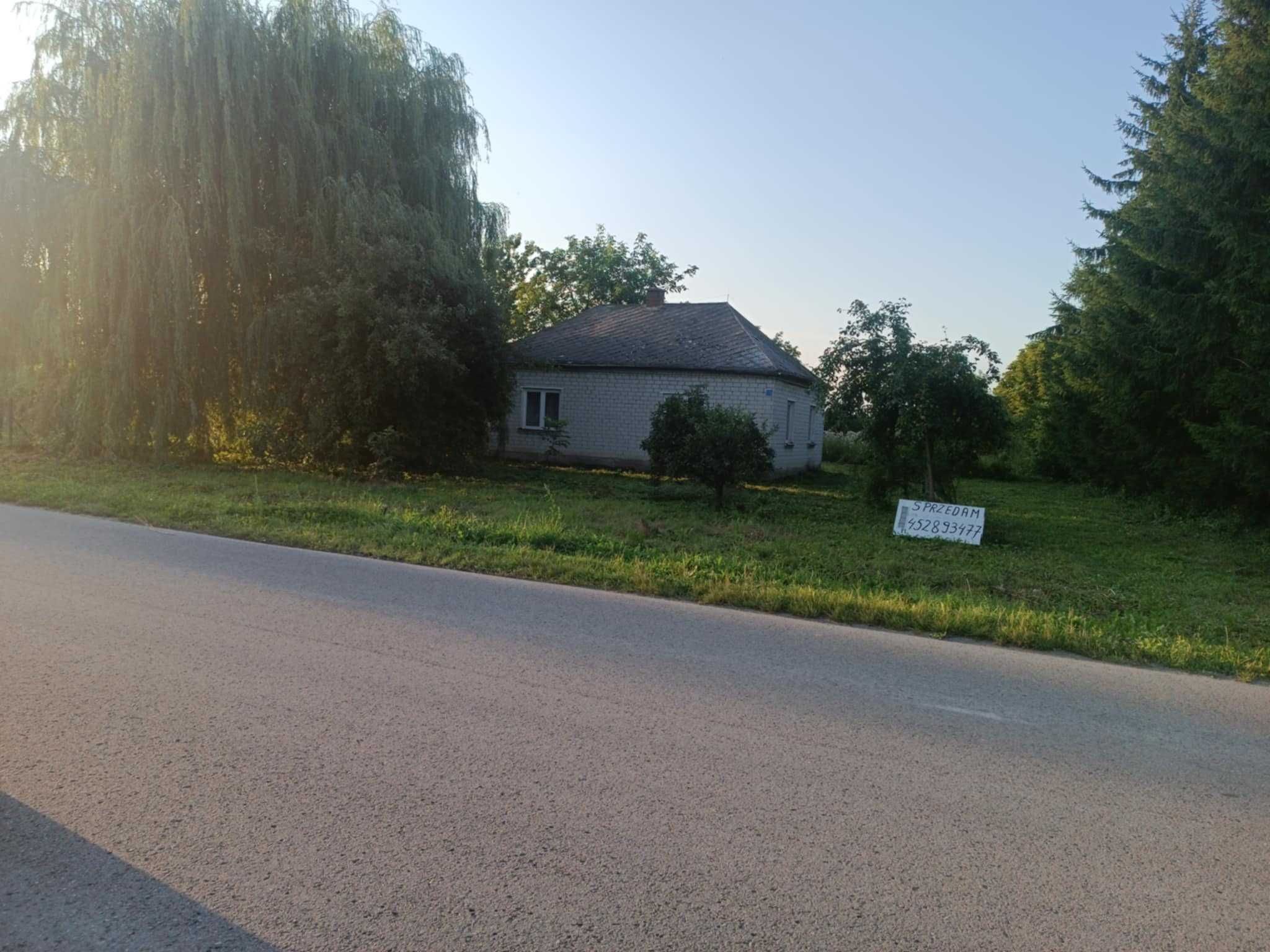 Sprzedam dom z dużą działką.