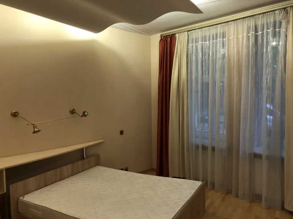 2-кімнатна квартира Дорошенка, центр Львів, з кутовою ванною джакузі