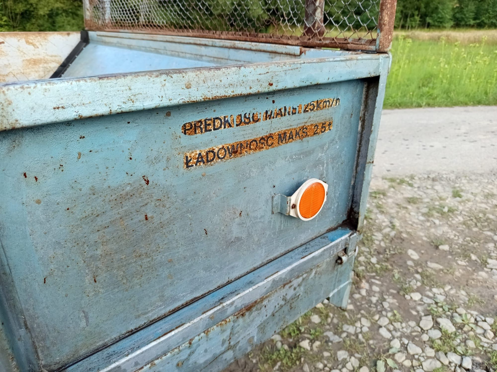 Rozrzutnik obornika 2t 2,5 tony mały transport fabryczny