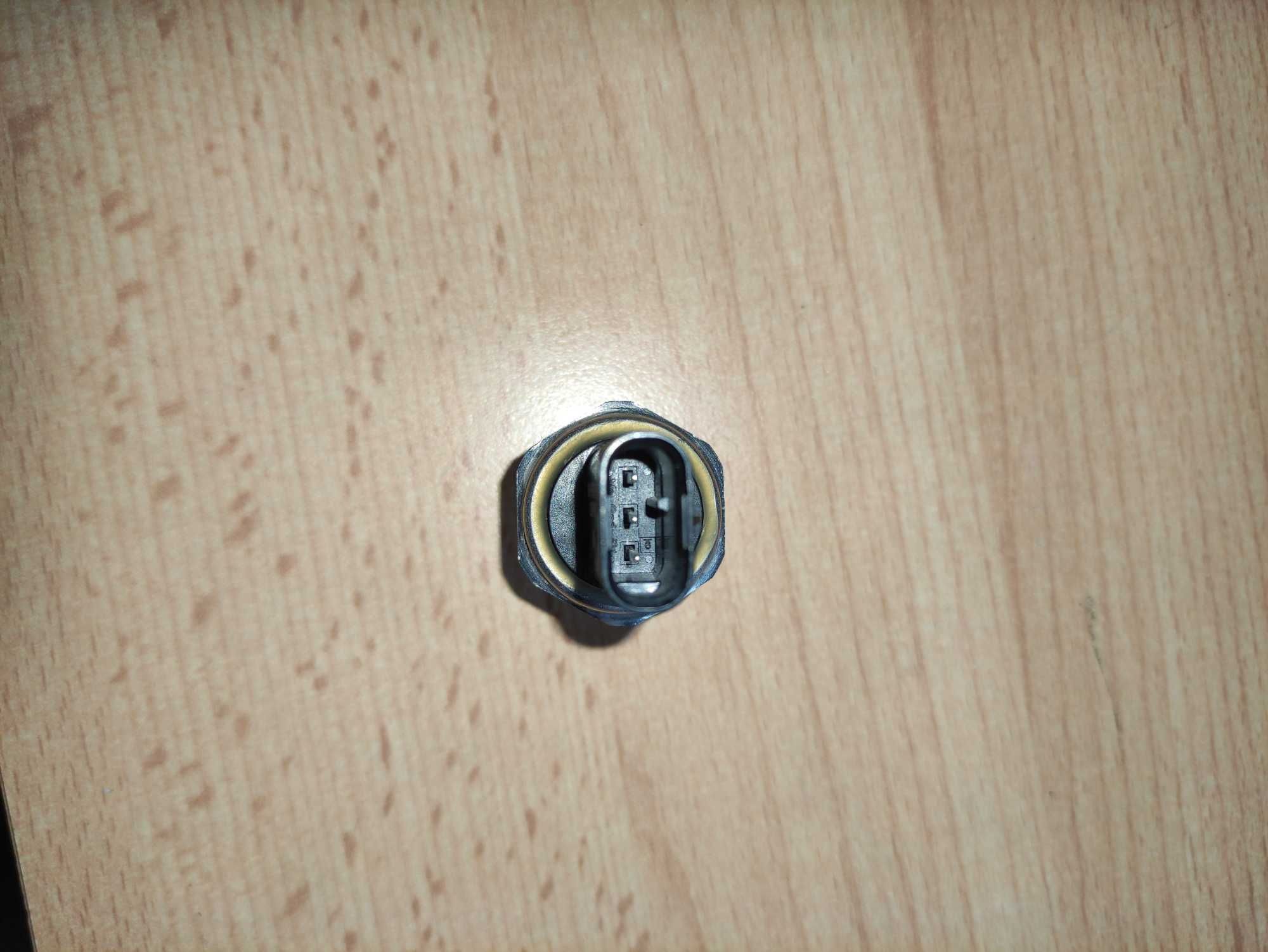Czujnik ciśnienia paliwa FORD OE BU5A-9F972-CA