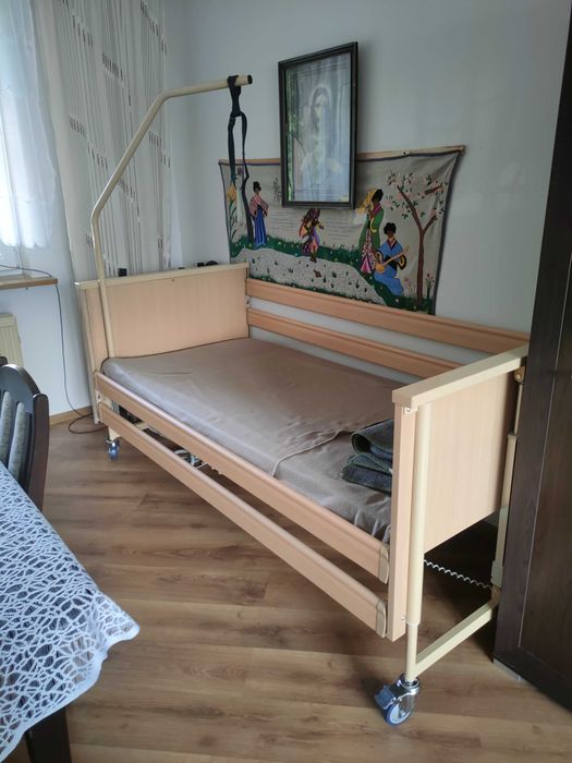 Łóżko rehabilitacyjne elektryczne Reha Fund Cama Basic RF-2001