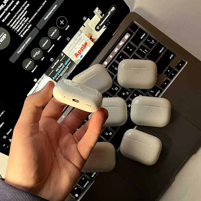Магазин б/у Кейс AirPods Pro 2 A2700 Lightning A2699, A2698 Оригинал