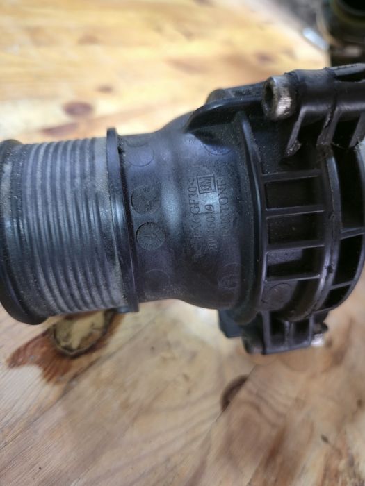 Przewód rura powietrza intercoolera Insignia 2.0CDTI