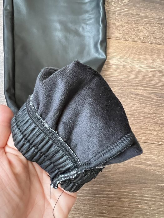 Джогери жіночі з еко-шкіри на флісі