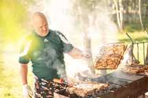 Мангальщик, повар, шашлычник)