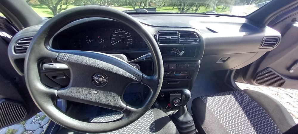 Nissan Sunny 2.0 dlx Hatchback (diesel)