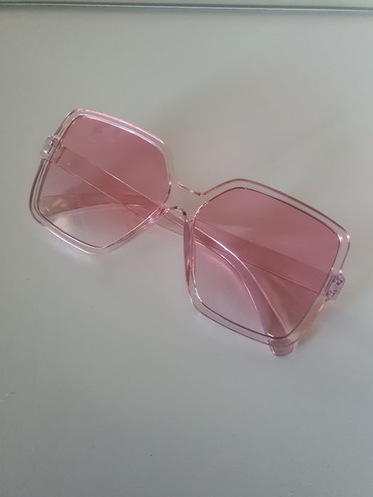 Różowe okulary przeciwsłoneczne