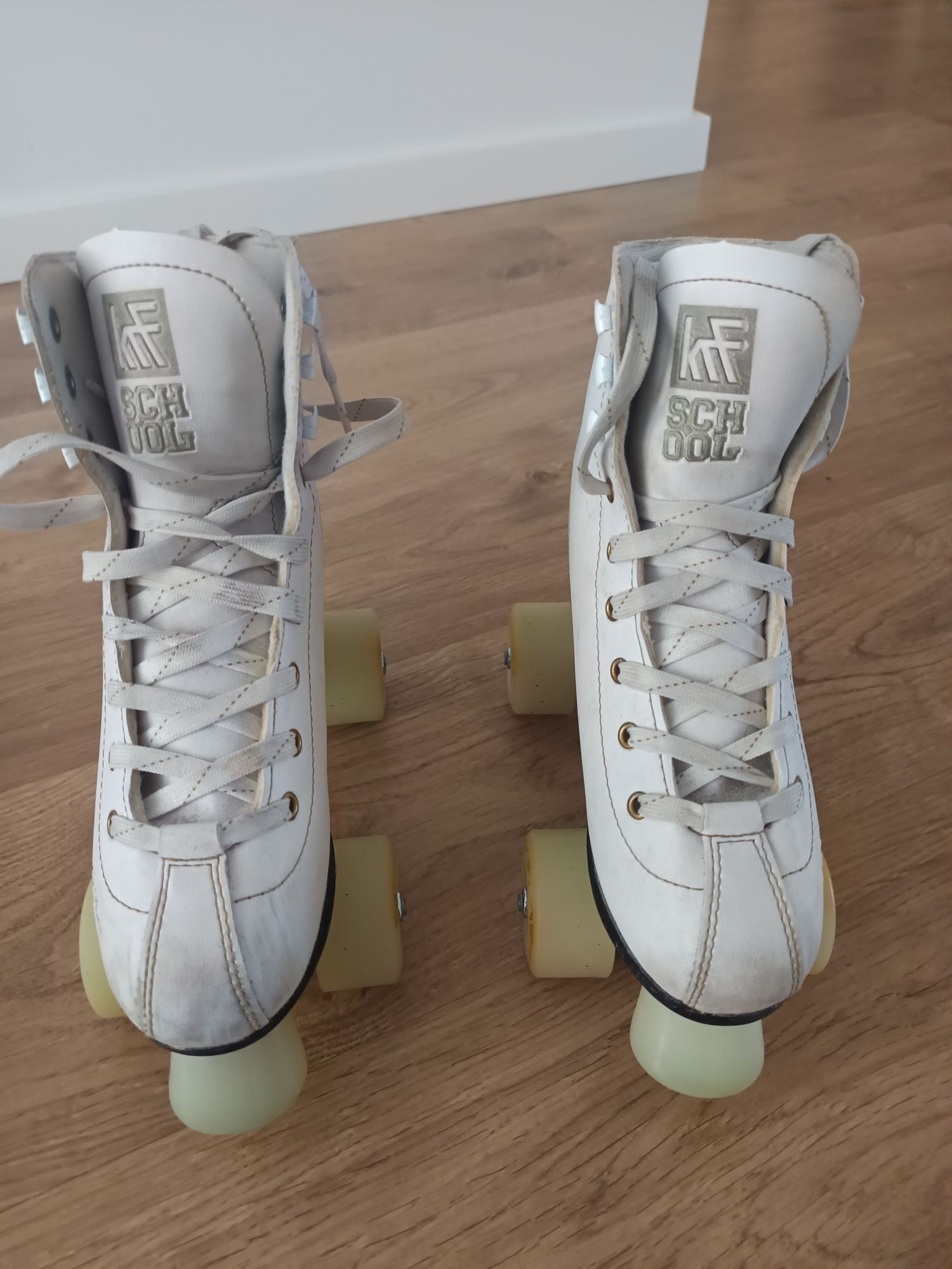 Patins de patinagem artística
