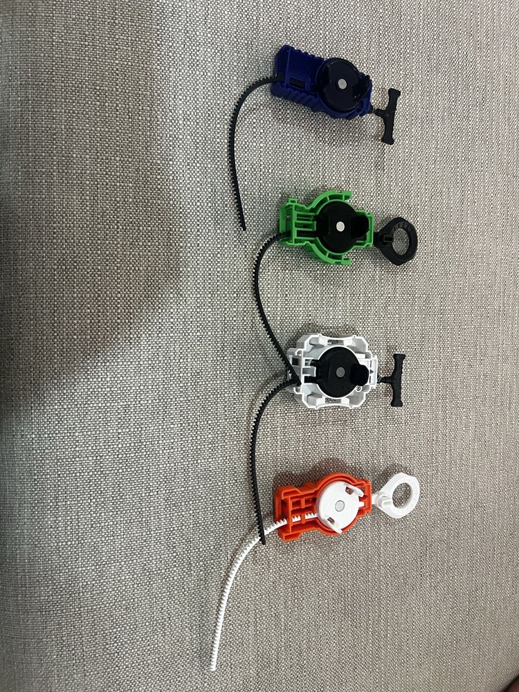 Beyblades originais e arenas