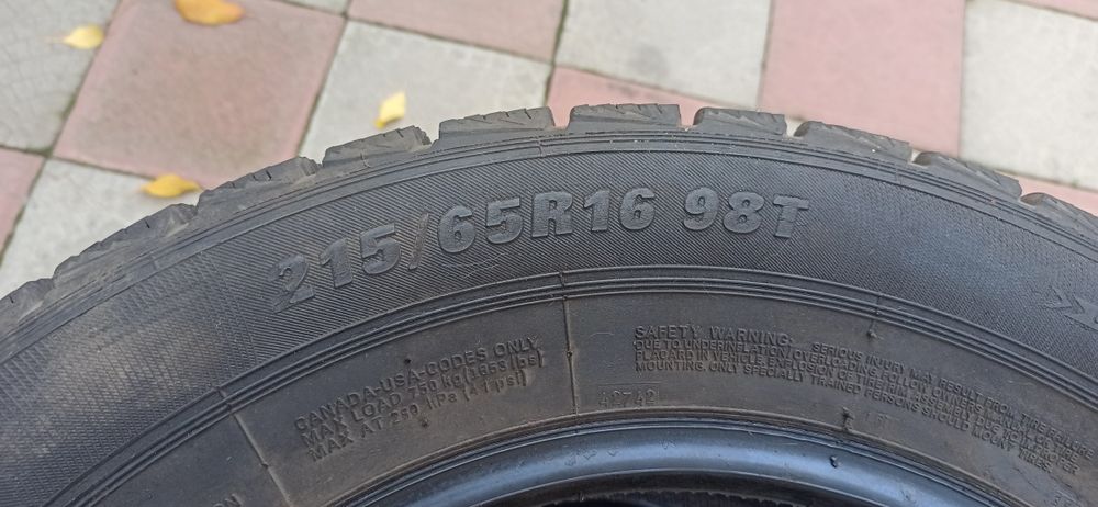 Продам зимние шины Premiorri
215/65r16 98T
