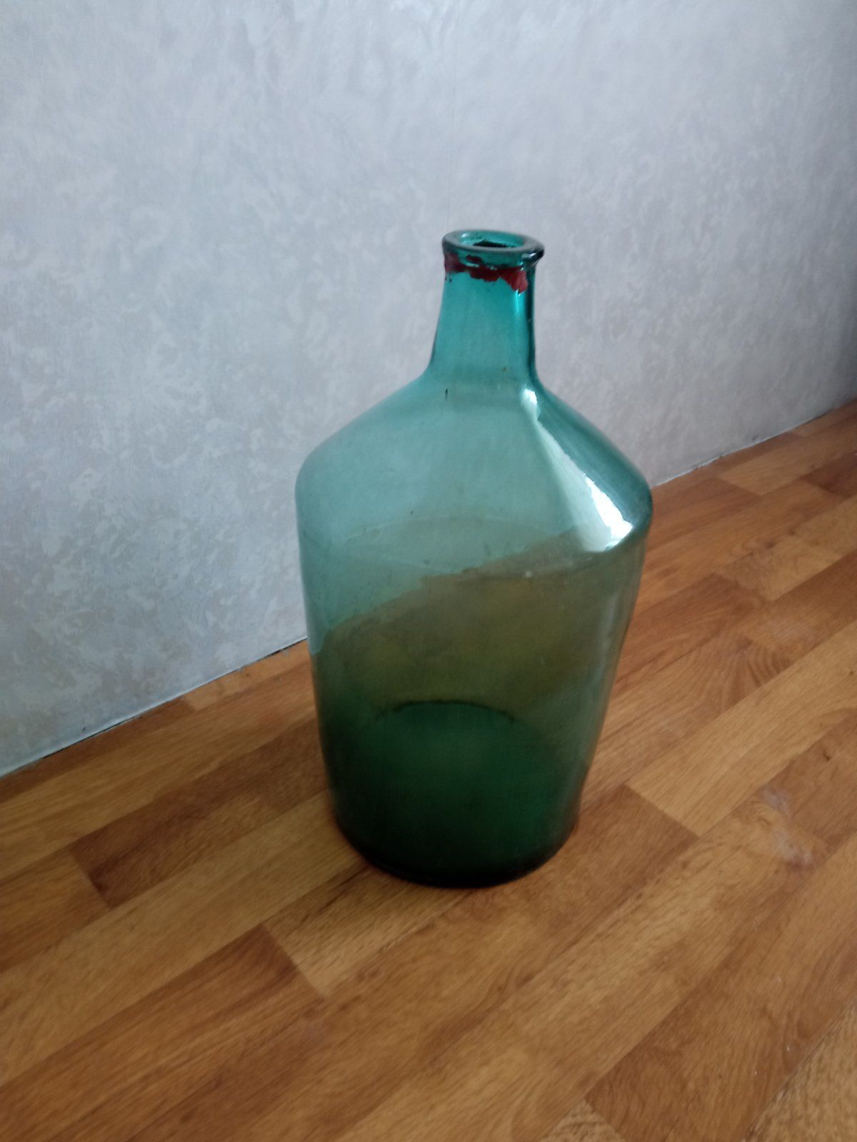 Продаю 3 стеклянных бутыля
