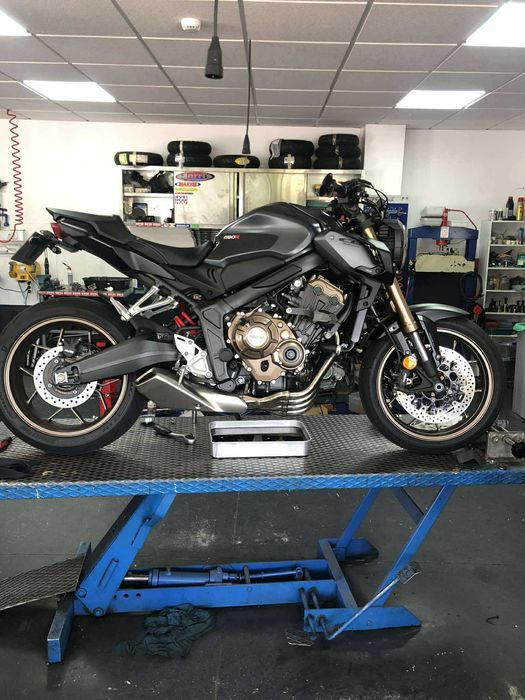 Honda CB650R 2023 35KW (Deslimitada)