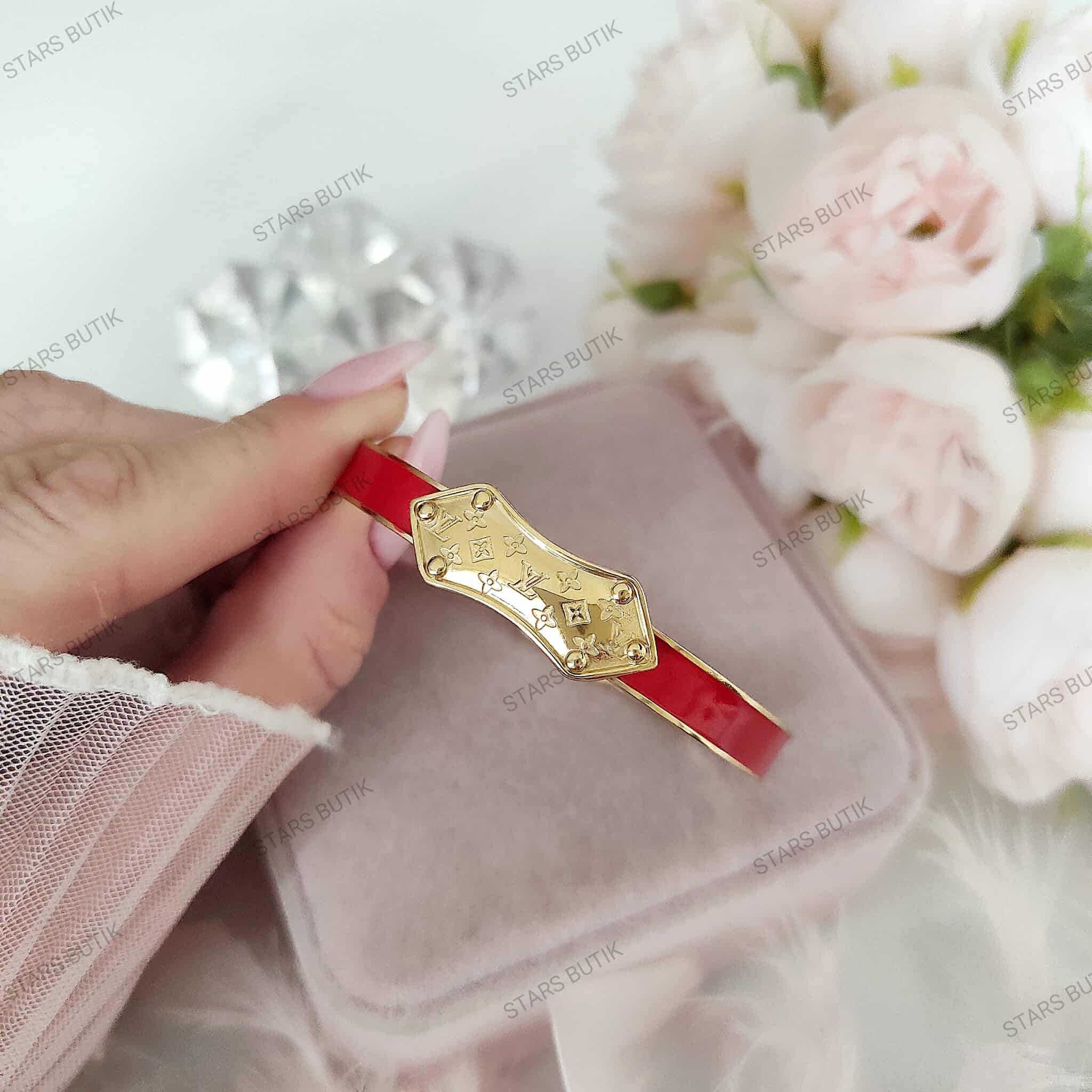Sztywna bransoletka LV blaszka monogram czerwona emalia stal 316L
