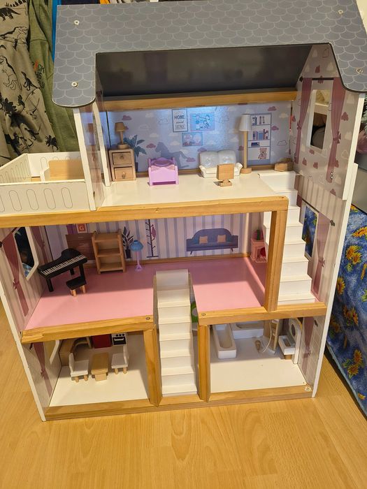 Duży domek dla lalek, małych zabawek umeblowany