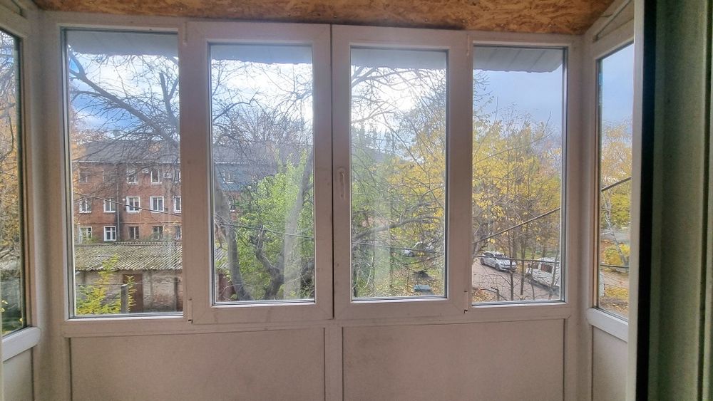 Продам  3 кімнатну квартиру центр окремий вхід 90 м.кв.