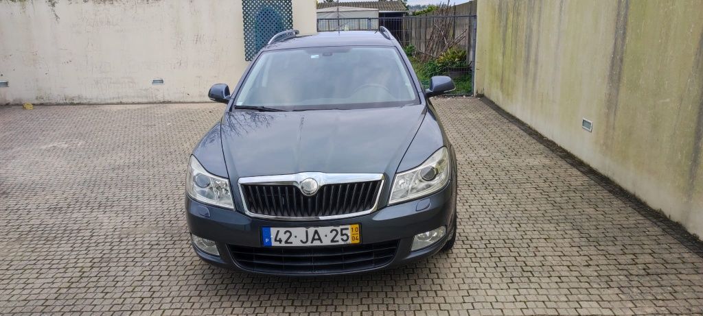 SKODA OCTAVIA BREAK 1.6 ELEGANCE
Ano 2010
Caixa manual 
AC automático