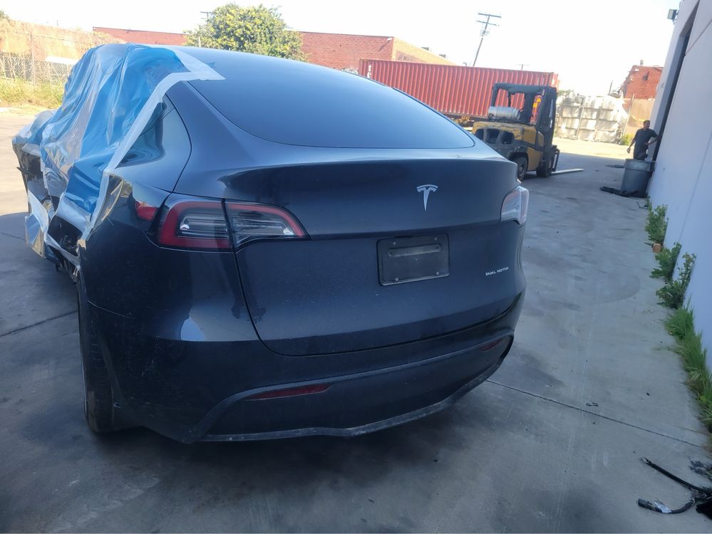 Бампер задній двері четверть Tesla Y PN01 2024