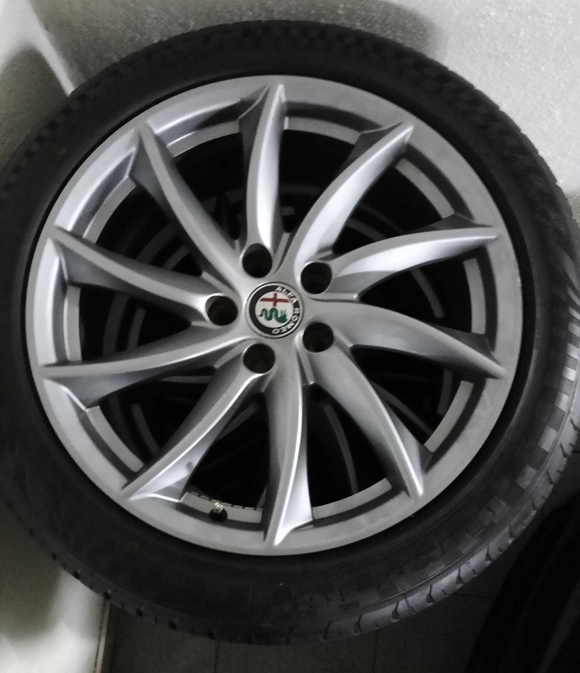 Jantes Originais Alfa-Romeo Giulia 18" 5x110 c/pneus Radar 235/45/18