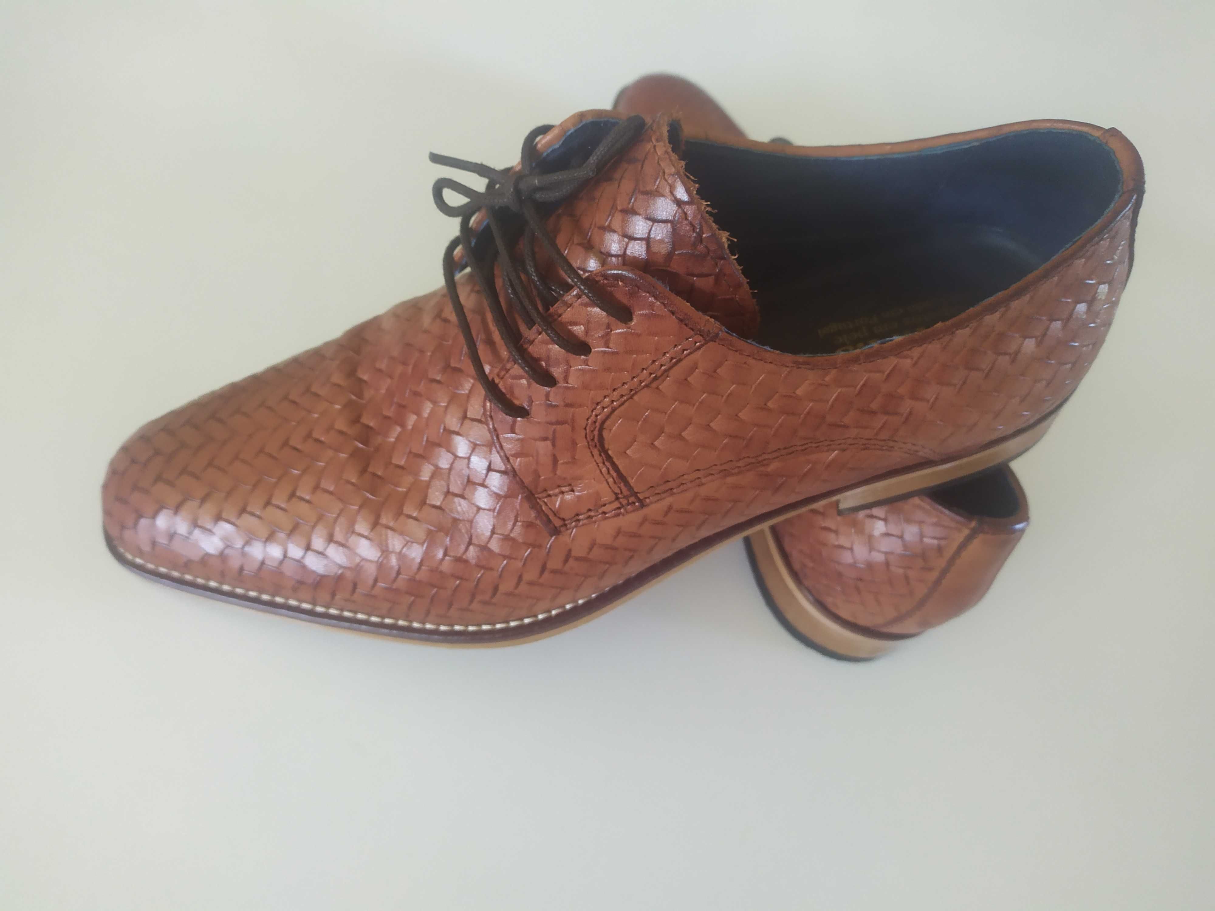 Sapatos em pele como novos