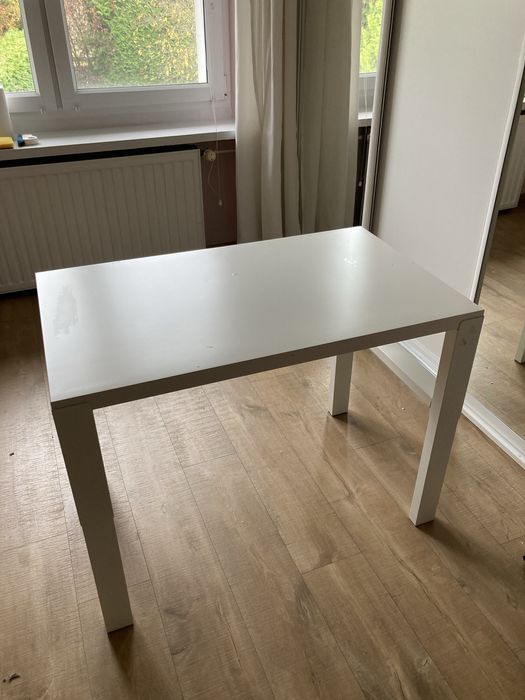 Białe biurko dziecięce