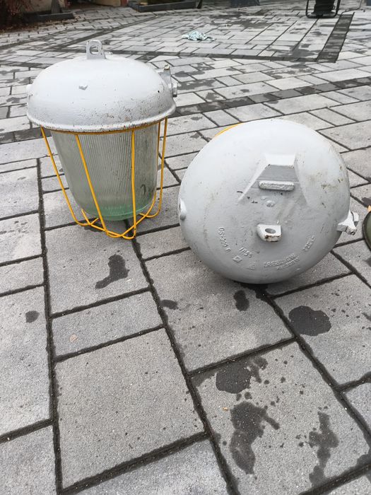 Stare lampy przemysłowe