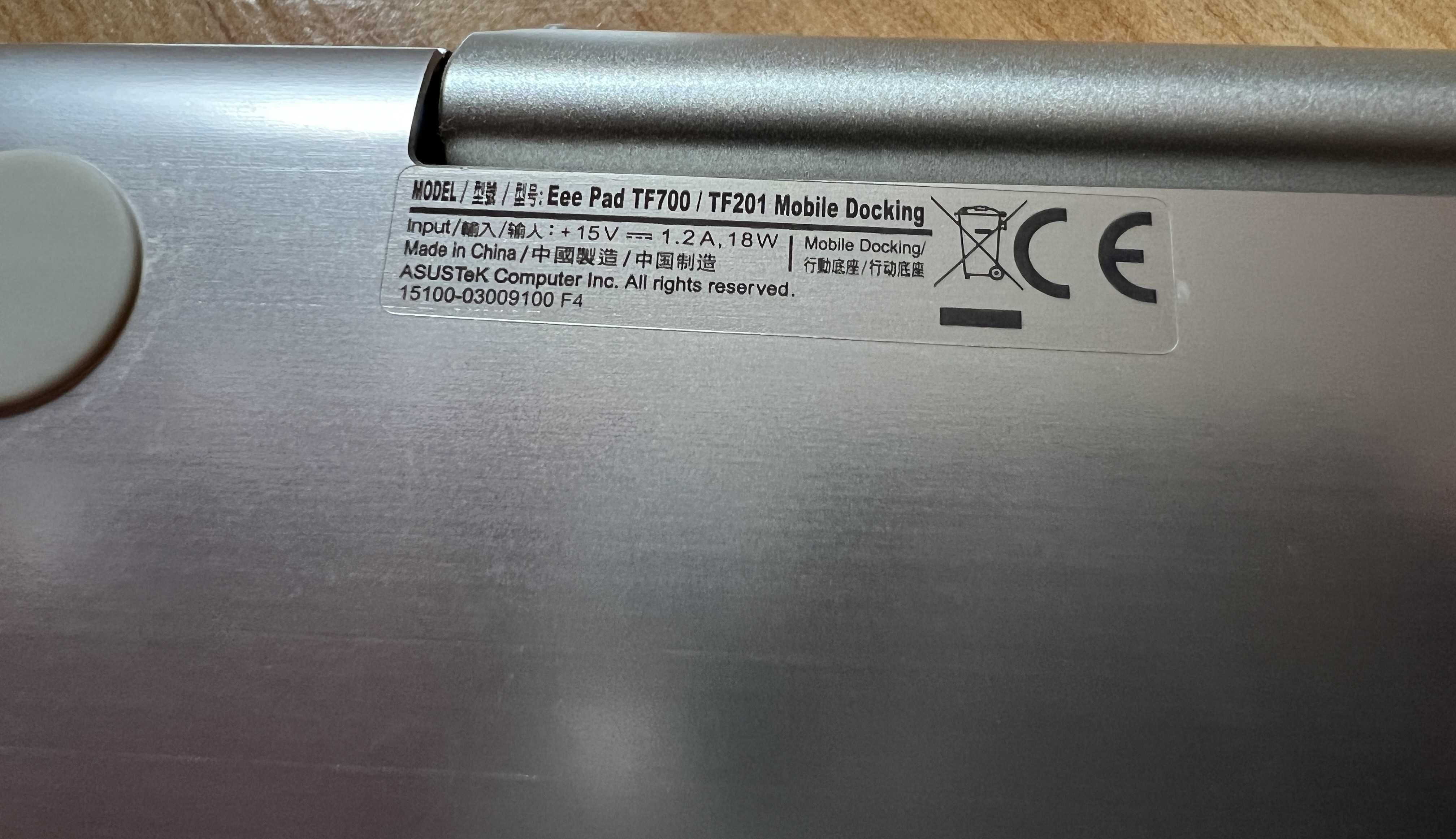 ASUS Transformer Pad TF700T - tablet z klawiaturą Android 7.1.2 z etui