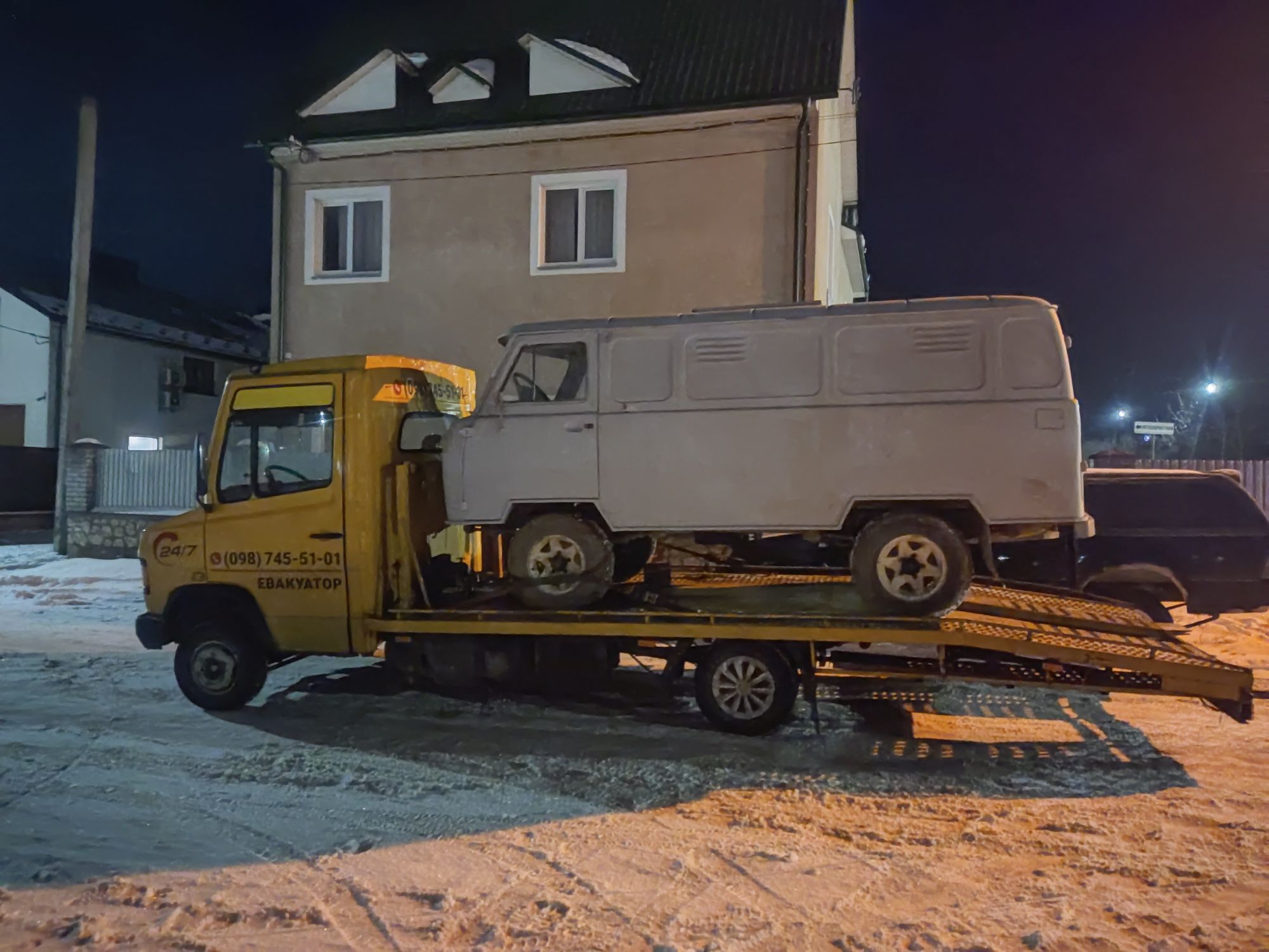 Послуги Евакуатора, цілодобово, 24/7 євакуатор лавета автовоз