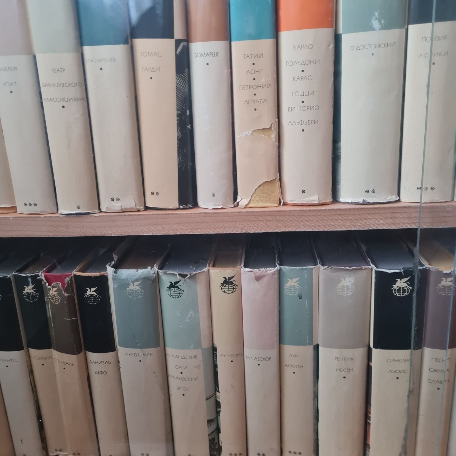Бібліотека всесвітньої літератури (БВЛ) у 200 томах.
