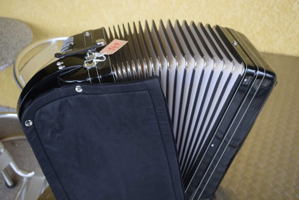 Acordeao Hohner Morino Artiste  IN 4 Voz 120 Baixox, N . 149