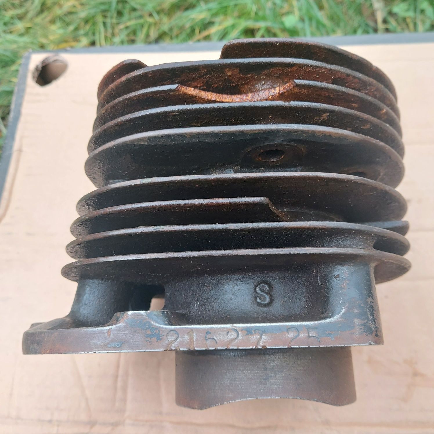 Niemiecki DDR żeliwny cylinder KS 600