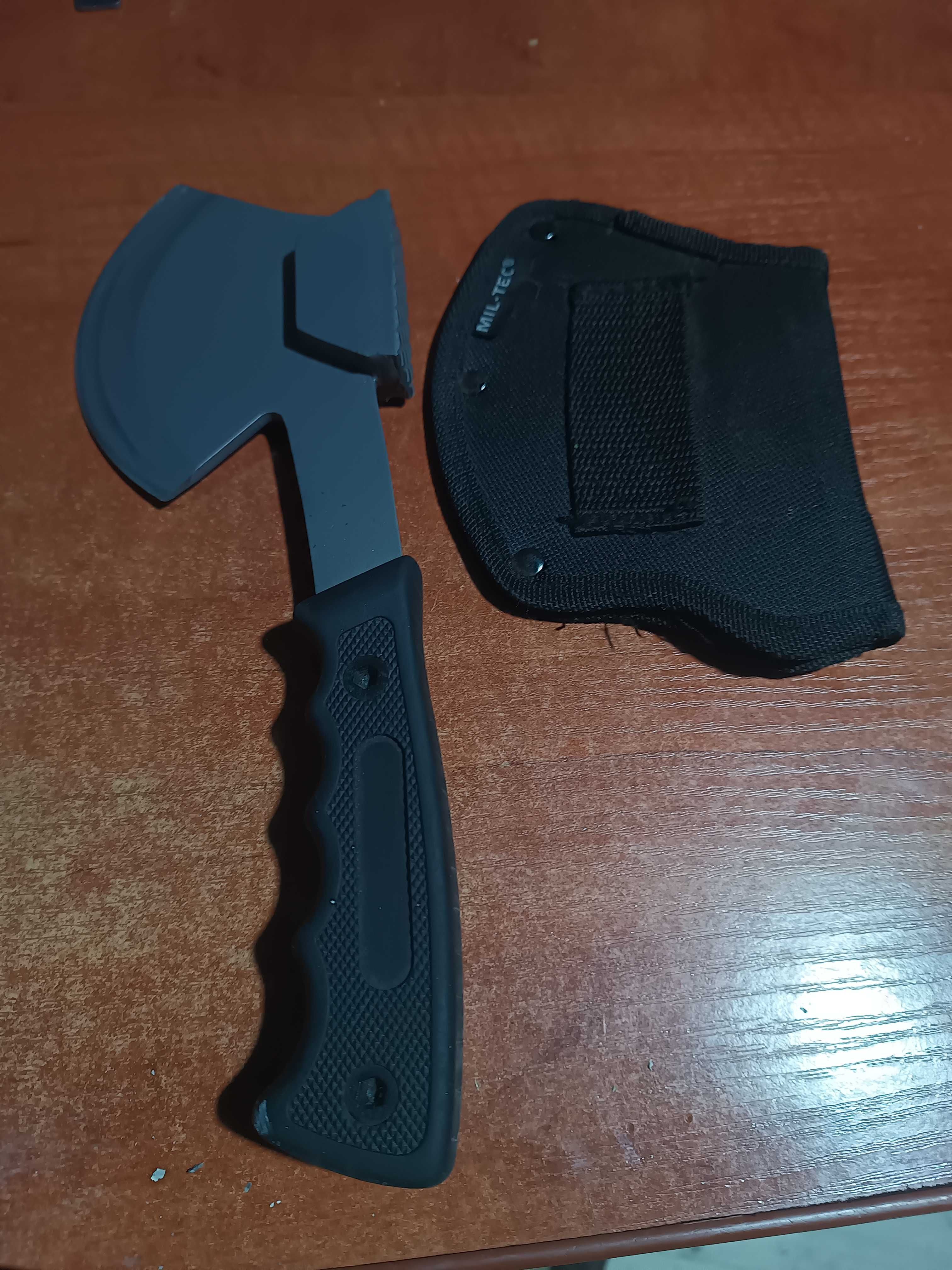 Siekiera Mil-tec Hammeraxt ze stali nierdzewnej z młotkiem, 27 cm