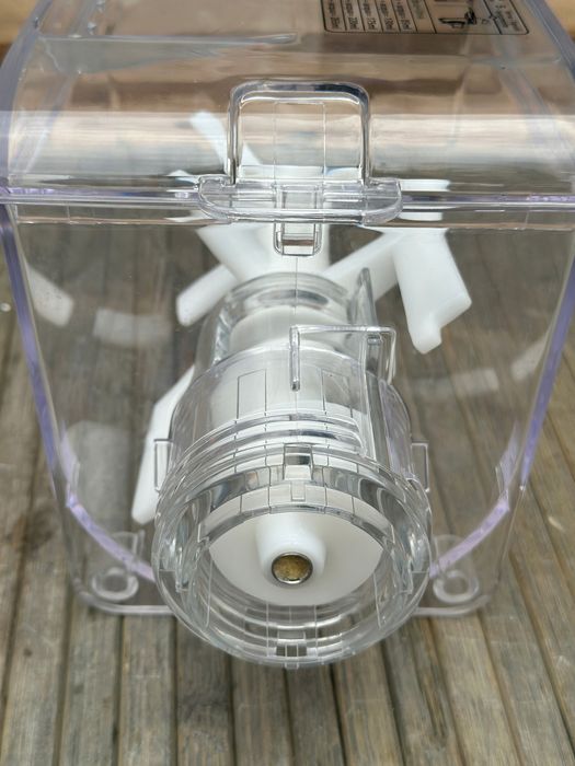 Pojemnik z mieszadłem do maszynki Sirge PastaMagic