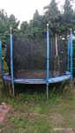 Trampolina duża uszkodzona oddam za darmo