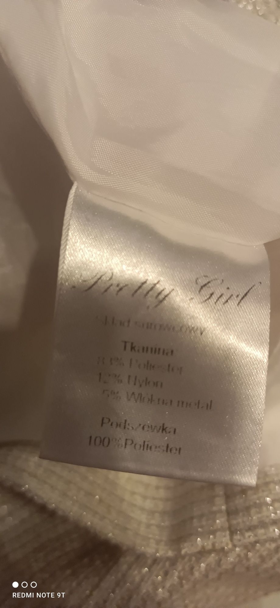 Sukienka beżowa ze srebrnymi nitkami