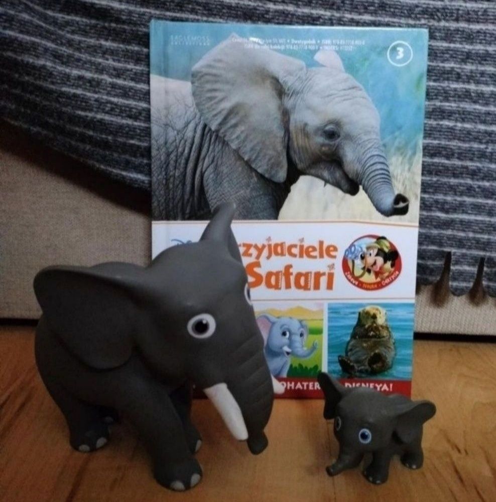 "Przyjaciele na Safari" - figurki(słonie, lwy, Myszka Miki) i książki.