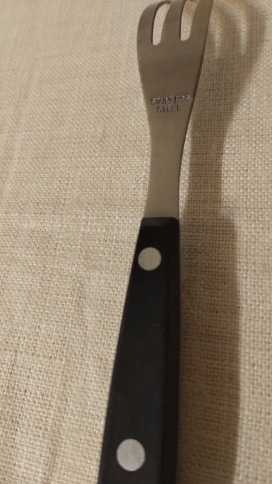 Zestaw sztućców do steków 12 elementów.