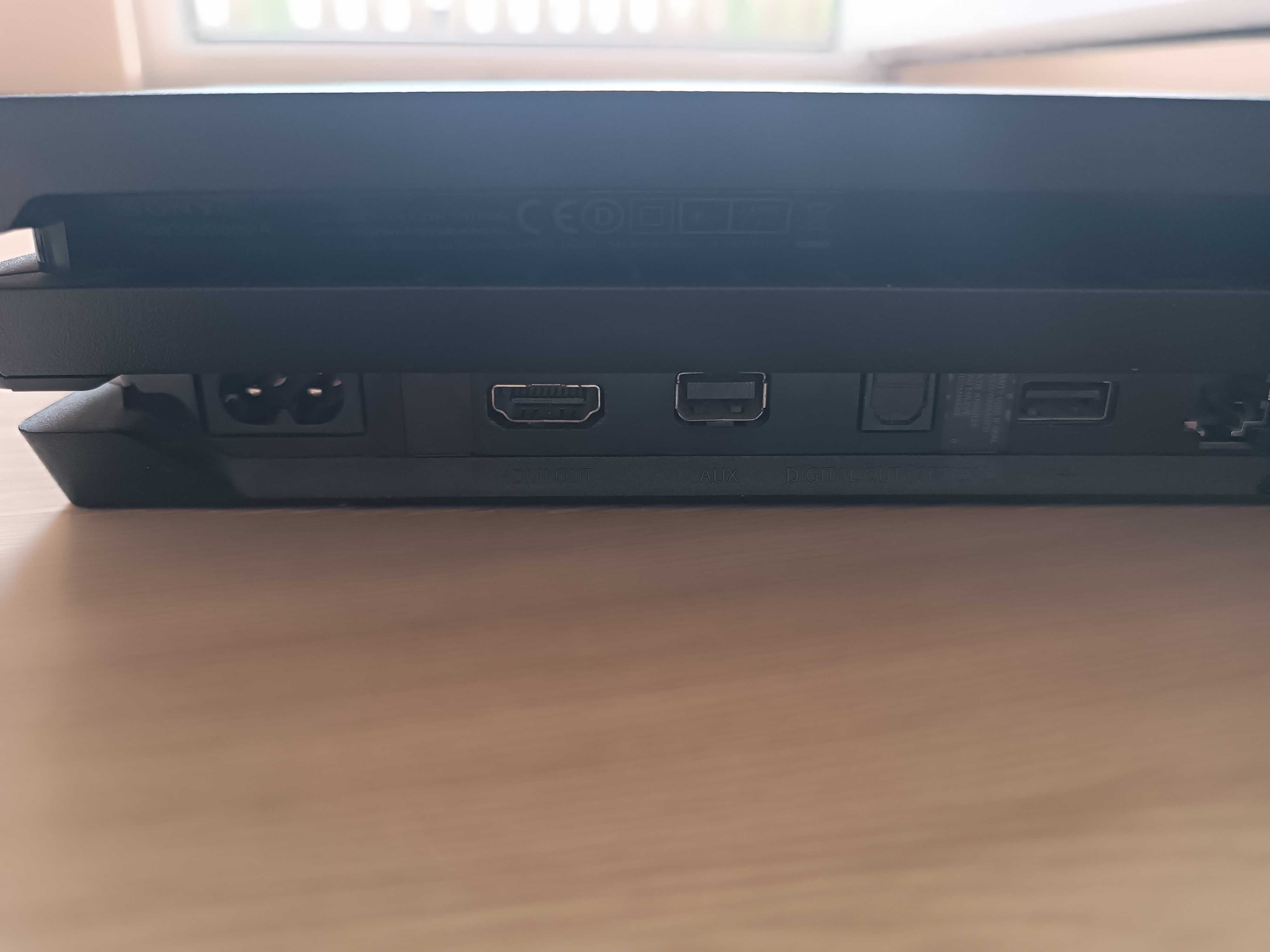 PS 4 Pro 1TB +2 pada i 2gry