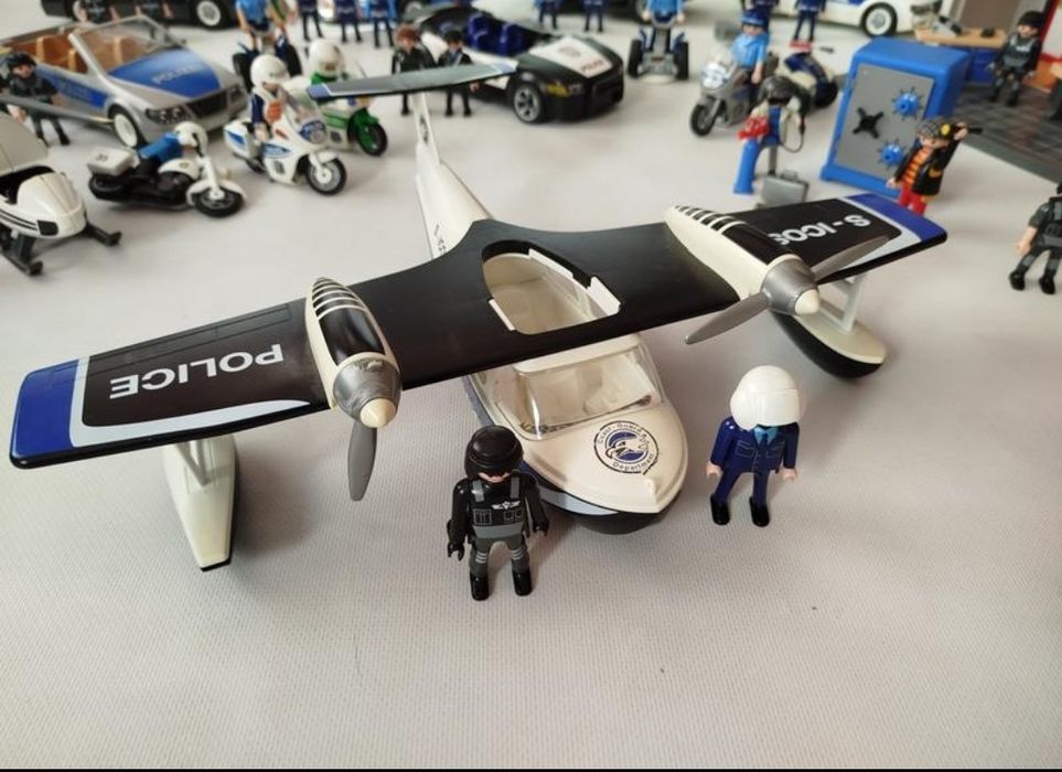 Playmobil. Полицейские наборы, машины инкассации, самолёт, мотоциклы.