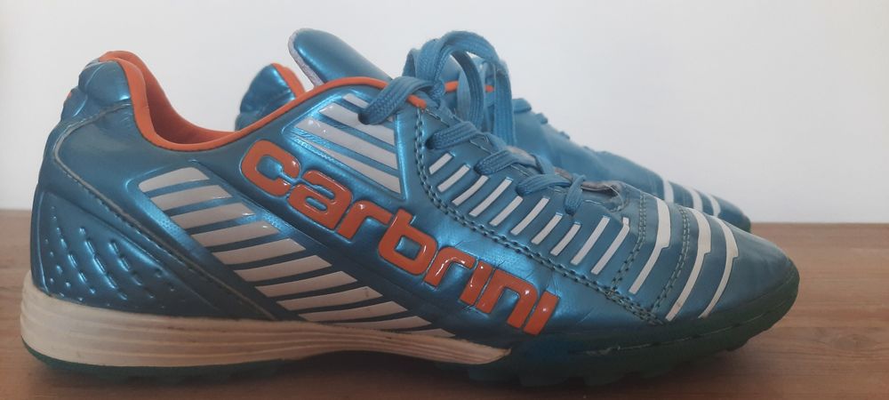 Buty sportowe do gry w piłkę firmy Carbrini