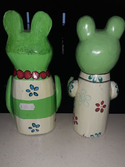 Decoração 2 sapinhos novos em madeira