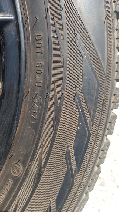 Шини 215-60 R17 100R Nokian Hakkapeliitta R2 suv