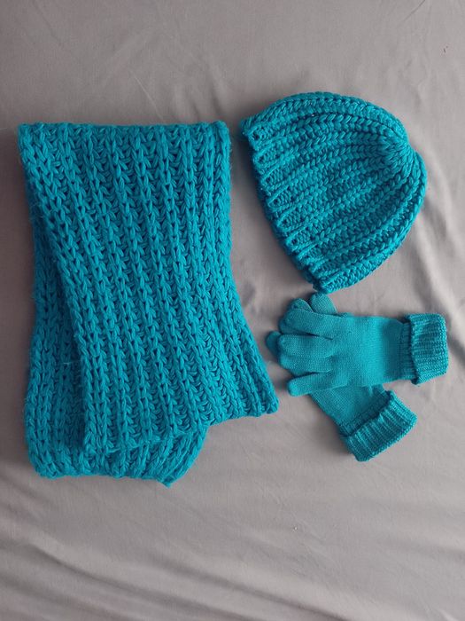 zestaw komin czapka rękawiczki Camaieu