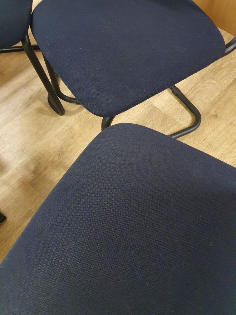 Krzesło biurowe granatowe
